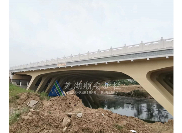 水泥仿木欄桿的安裝對(duì)地面有什么要求？